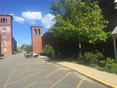 Island Terrace unit 206, Saco, ME 04072 - photo 5