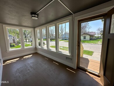 311 4th Ave SW, Jamestown, ND 58401 - photo 7