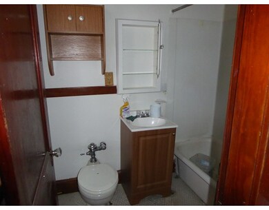 882 Main St, Holyoke, MA 01040 - photo 5