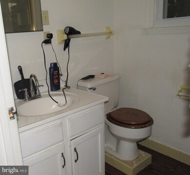 563 Shenandoah River Dr, Harpers Ferry, WV 25425 - photo 7