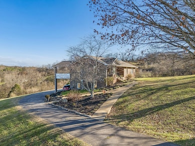 411 Mountain View Dr, Pulaski, TN 38478 - photo 3