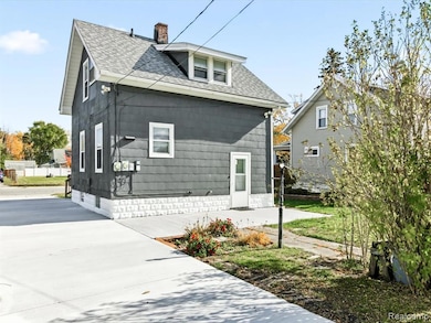 423 16th St, Port Huron, MI 48060 - photo 4