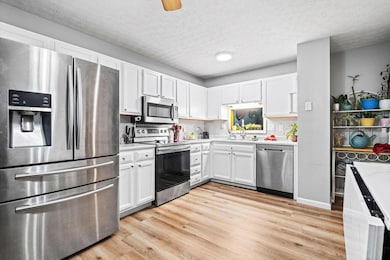 3326 Bluhm Ct, Columbus, OH 43223 - photo 5