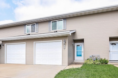 1982 Golden Eagle Dr, Dubuque, IA 52001 - photo 2