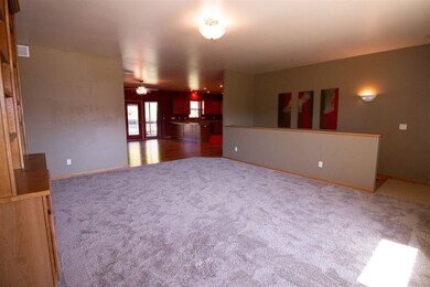 213 N Hillcrest Cir, Center Point, IA 52213 - photo 4