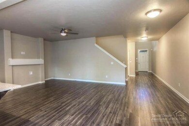 60371 SE Hedgewood Ln, Bend, OR 97702 - photo 2