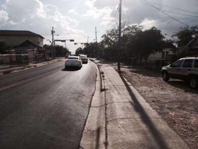 206 Sanchez St, Laredo, TX 78040 - photo 3