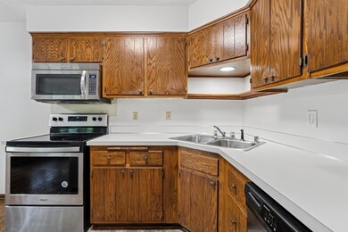 4201 Shirlee Ln N, Saint Paul, MN 55126 - photo 5