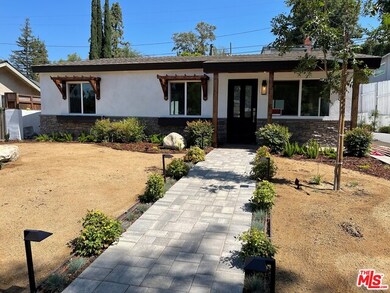 21819 Dumetz Rd, Woodland Hills, CA 91364 - photo 2