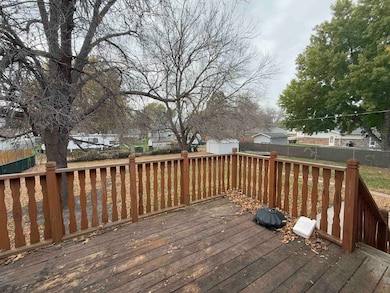918 W Reid Ave, North Platte, NE 69101 - photo 2
