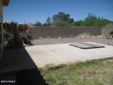 deck & jacuzzi