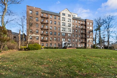 37 Brompton Rd unit 3D, Great Neck, NY 11021 - photo 2