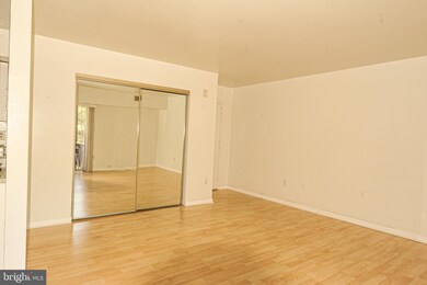 7813 Enola St unit 7, McLean, VA 22102 - photo 5
