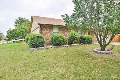 3021 S Ash Place, Broken Arrow, OK 74012 - photo 2