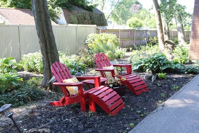 Private side yard