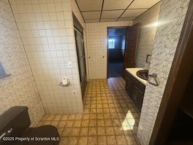 1301 Main St unit 2, Scranton, PA 18519 - photo 4