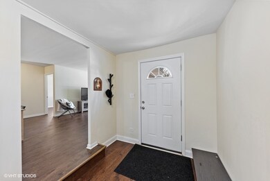 844 Navajo Dr, Carpentersville, IL 60110 - photo 3