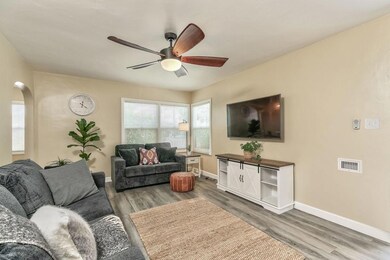 9-web-or-mls-UpmarketMedia_545SSeaward-6