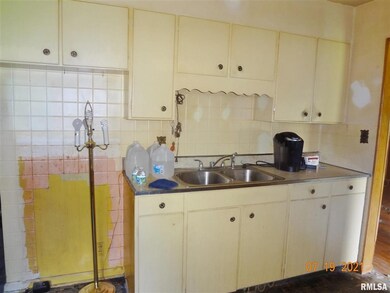 1715 N Ottawa St, Lincoln, IL 62656 - photo 2