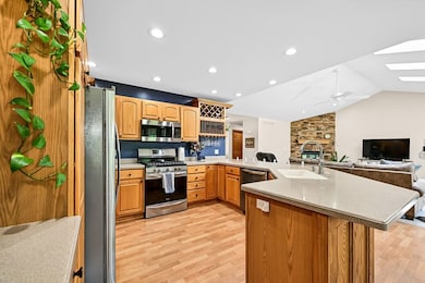 Loaded w Cabinet Space