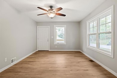 822 S Raymond St, Independence, MO 64050 - photo 3