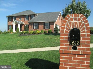 1612 Majestic Dr, Chambersburg, PA 17202 - photo 2