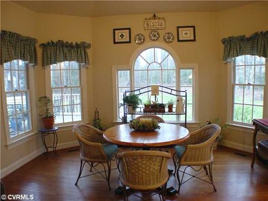 Kitchen - Eating area