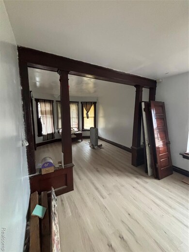 5327 Holcomb St, Detroit, MI 48213 - photo 6