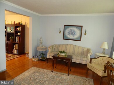 5812 Miriam Dr, Sykesville, MD 21784 - photo 4