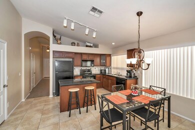 EAT-IN KITCHEN