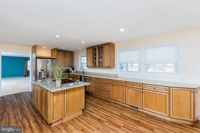 12905 Melville Ln, Fairfax, VA 22033 - photo 6