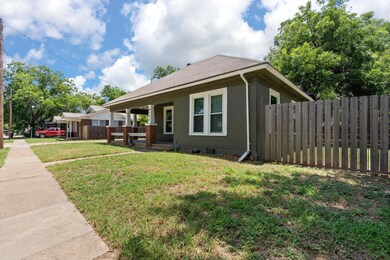 318 1/2 College St unit 505, Cleburne, TX 76033 - photo 3