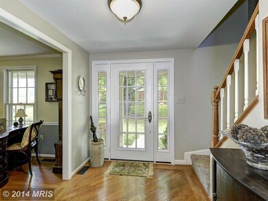 9827 Fosbak Dr, Vienna, VA 22182 - photo 4