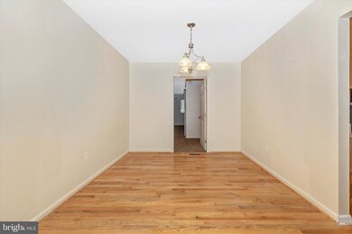 19016 Mcfarlin Dr, Germantown, MD 20874 - photo 4