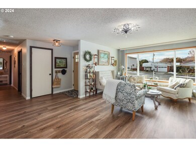 901 E 18th St, the Dalles, OR 97058 - photo 4