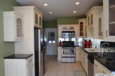 210 Lakepoint Dr, Gadsden, AL 35901 - photo 3