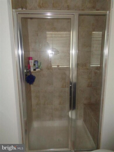 13925 Hollow Wind Way unit 101, Woodbridge, VA 22191 - photo 6