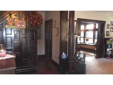 Entry/Foyer.