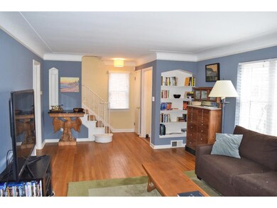Vestibule entrance with tile floor, spacious front