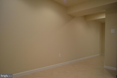 6908 Flagstaff St, Hyattsville, MD 20785 - photo 6