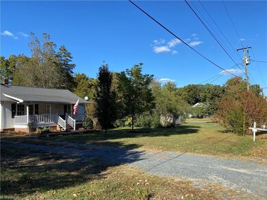 247 Cresent Dr, Asheboro, NC 27203 - photo 2