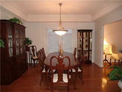Dining Room Step-ceiling with crown molding and cu