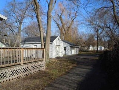 2226 Tremainsville Rd, Toledo, OH 43613 - photo 2