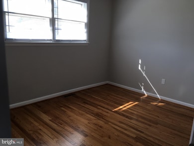 310 S Dupont Rd, Newport, DE 19804 - photo 5