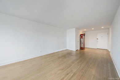 Bay Terrace Cooperative Section XII, Inc. unit 6J, Bayside, NY 11360 - photo 4