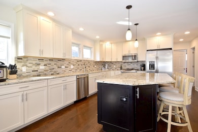 412 E Atwater Ave, Elmhurst, IL 60126 - photo 6