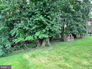 4620 Birchtree Ln, Temple Hills, MD 20748 - photo 3