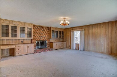 over garage, huge den