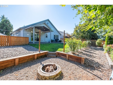 371 Lydia Ln, Lebanon, OR 97355 - photo 3