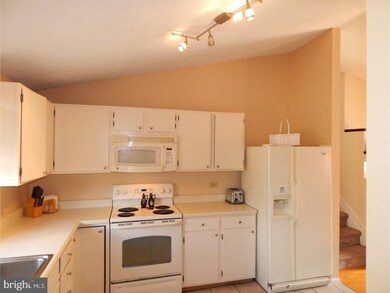 138 Independence Dr, Morrisville, PA 19067 - photo 3